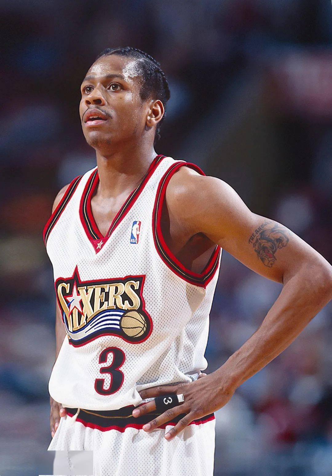 一名出球手 一名出球手